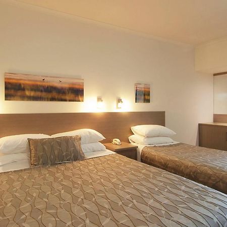Loxton Community Hotel Motel Екстер'єр фото