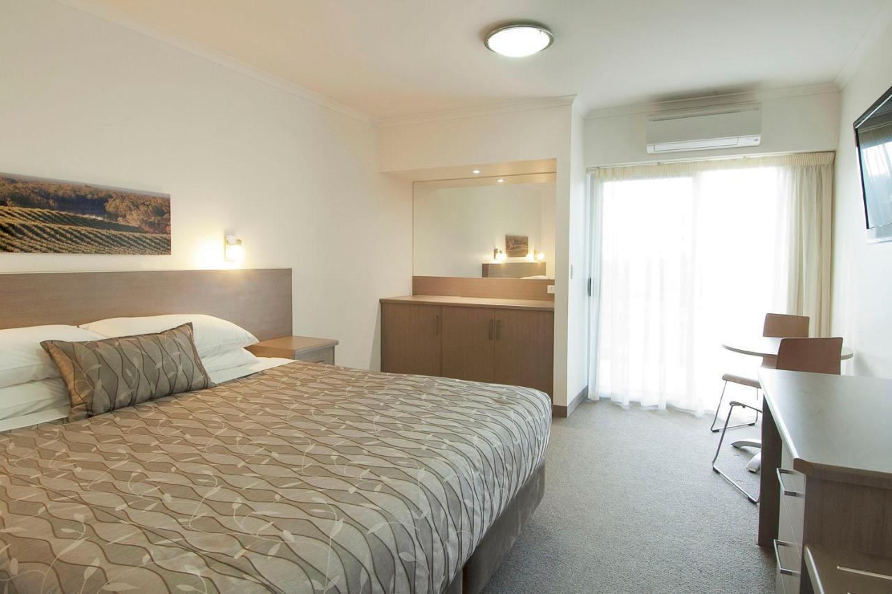 Loxton Community Hotel Motel Екстер'єр фото