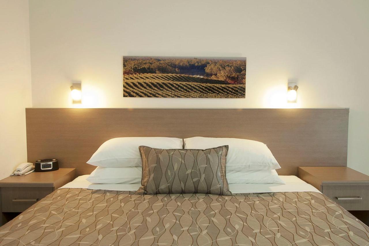 Loxton Community Hotel Motel Екстер'єр фото