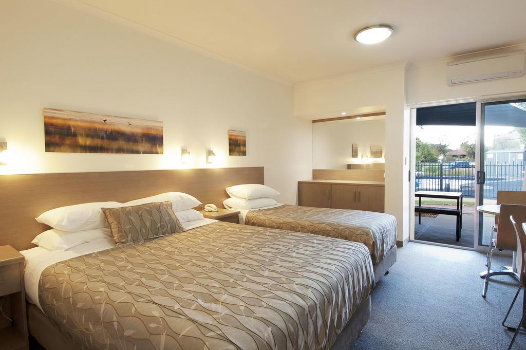 Loxton Community Hotel Motel Екстер'єр фото