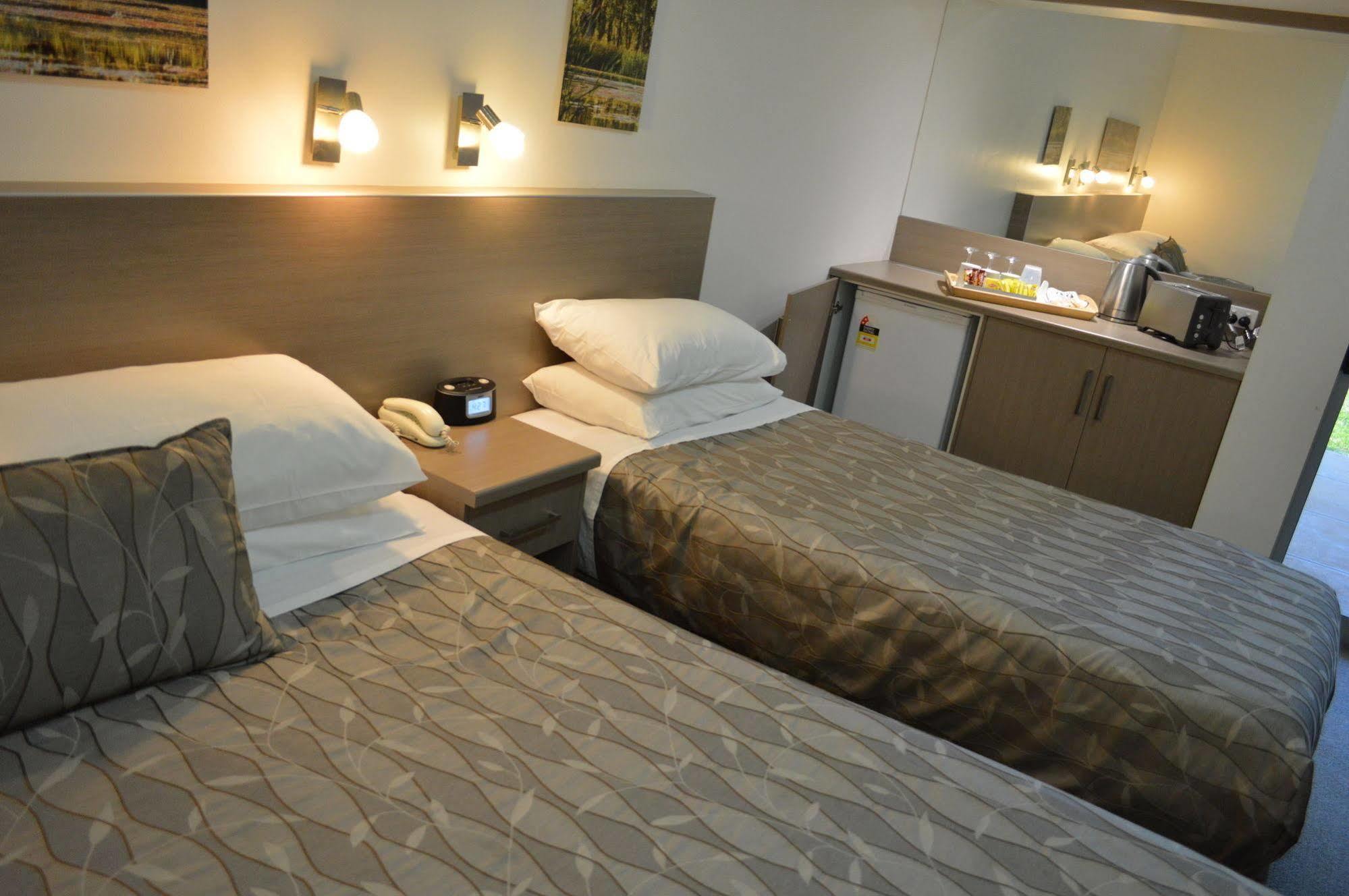 Loxton Community Hotel Motel Екстер'єр фото