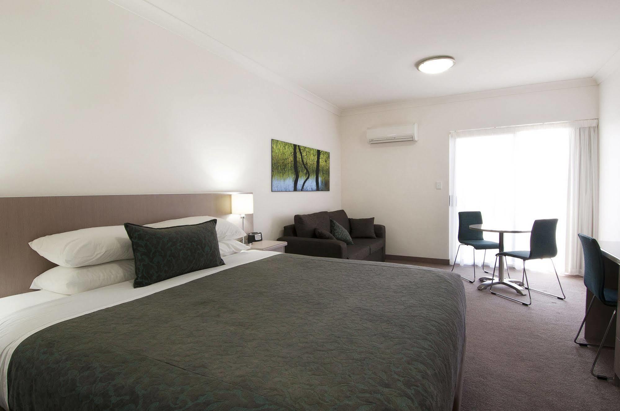 Loxton Community Hotel Motel Екстер'єр фото