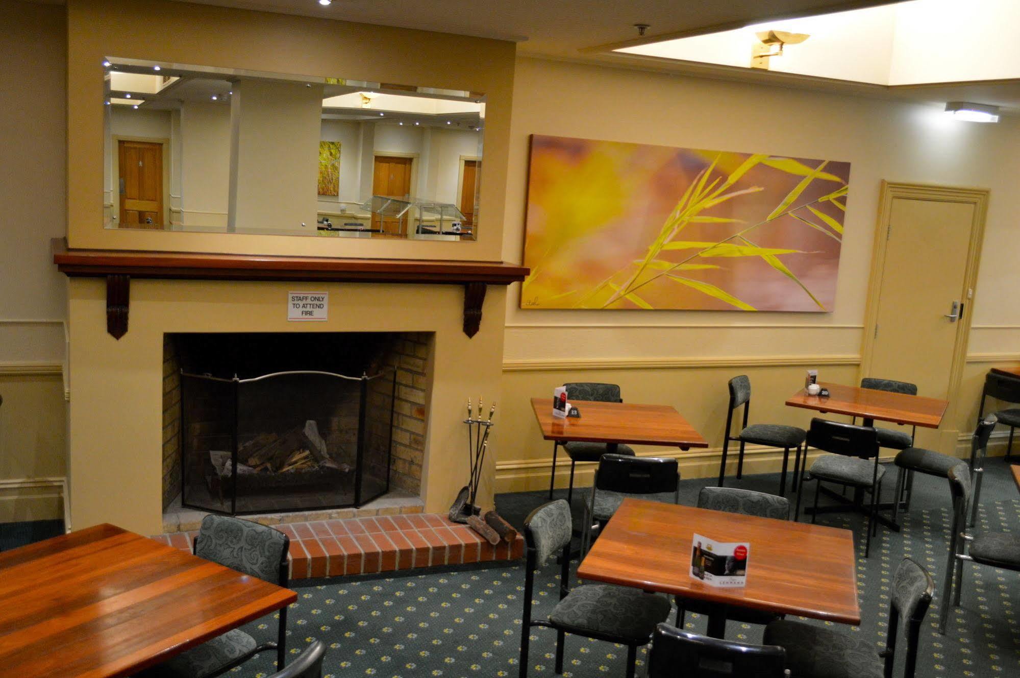 Loxton Community Hotel Motel Екстер'єр фото
