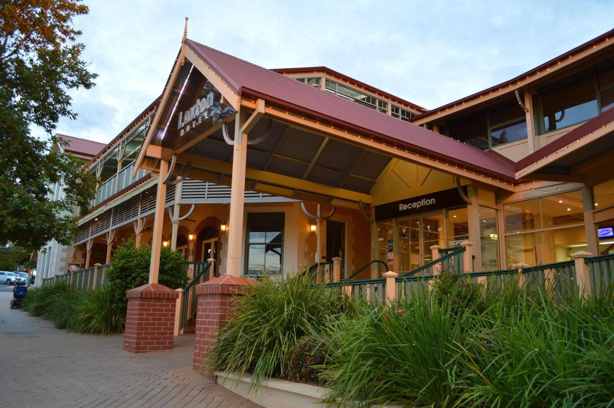 Loxton Community Hotel Motel Екстер'єр фото